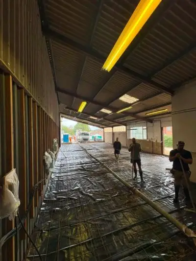 Quick new floor Monday 💪💪 it was hard work in this heat, none stop from the pour to the power float.